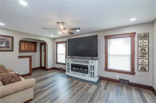 516 Bond St, Elyria, OH 44035 - Photo 3