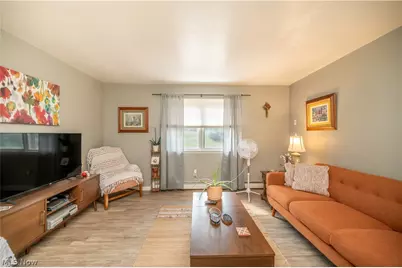 3907 S Schenley Avenue, Youngstown, OH 44511 - Photo 9