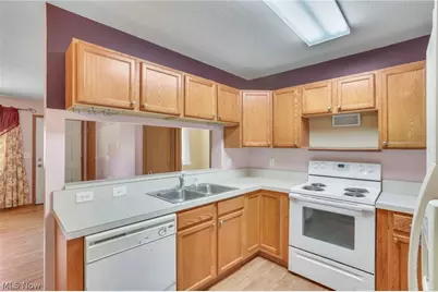 4305 E Strattford Circle E, Zanesville, OH 43701 - Photo 9
