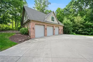 1088 River Woods Dr, Hinckley, OH 44233 - Photo 45