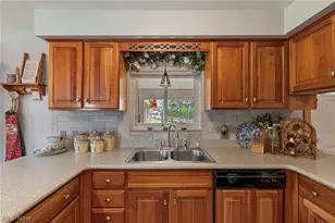 82 Whitefriars Dr, Akron, OH 44319 - Photo 23