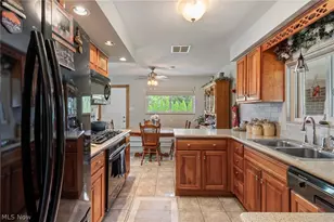 82 Whitefriars Dr, Akron, OH 44319 - Photo 25