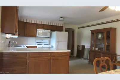 6841 Navarre Road SW, Massillon, OH 44646 - Photo 11