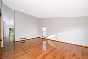 2156 Thornbury Ln, Akron, OH 44319 - Photo 7