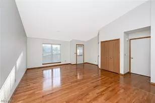 2156 Thornbury Ln, Akron, OH 44319 - Photo 15