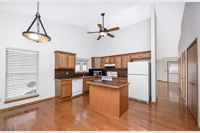 2156 Thornbury Lane, Akron, OH 44319 - Photo 3