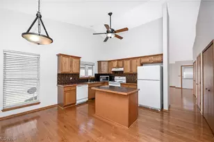 2156 Thornbury Ln, Akron, OH 44319 - Photo 3