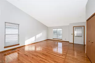 2156 Thornbury Ln, Akron, OH 44319 - Photo 5