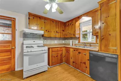 1547 49th Street, Canton, OH 44709 - Photo 3
