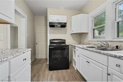 944 Redfern Avenue, Akron, OH 44314 - Photo 9