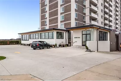 12900 Lake Avenue #802, Oakwood, OH 44017 - Photo 9