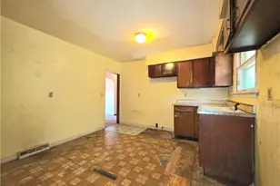 6118 Gladys Ave, Elyria, OH 44035 - Photo 11