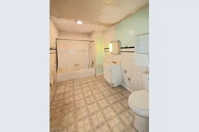 6118 Gladys Avenue, Elyria, OH 44035 - Photo 13