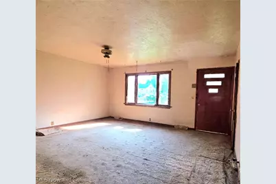 6118 Gladys Avenue, Elyria, OH 44035 - Photo 7