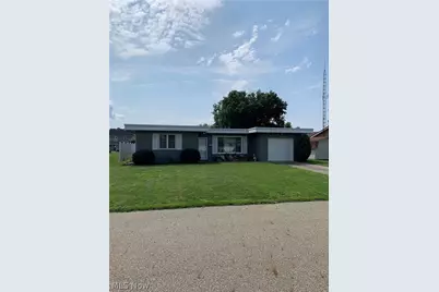 824 Hardesty Avenue NW, New Philadelphia, OH 44663 - Photo 1