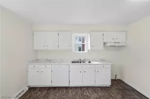 18206 Harland Ave, Loveland, OH 44119 - Photo 9