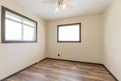 1687 Delia Avenue, Akron, OH 44320 - Photo 17