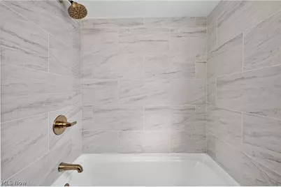 401 E 288th Street, Willowick, OH 44095 - Photo 17