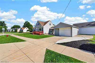 401 E 288th Street, Willowick, OH 44095 - Photo 3