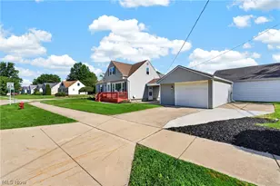 401 E 288th St, Willowick, OH 44095 - Photo 3