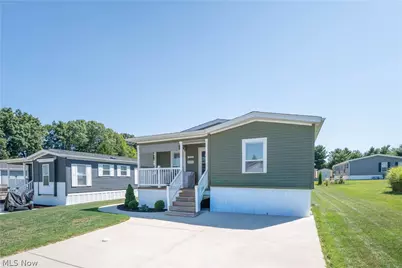 3052 Cross Creek Circle SW, Massillon, OH 44647 - Photo 1