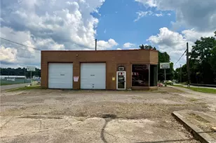 735 Denman Ave, Coshocton, OH 43812 - Photo 1