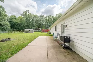 18018 Hillcrest Dr, Lake Milton, OH 44429 - Photo 7