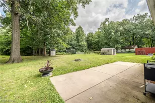 18018 Hillcrest Dr, Lake Milton, OH 44429 - Photo 9