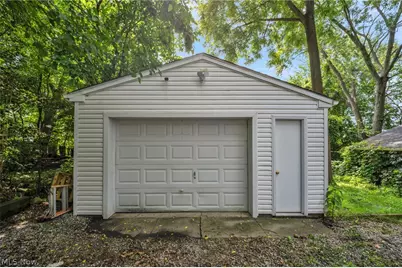 1382 Honodle Avenue, Akron, OH 44305 - Photo 37