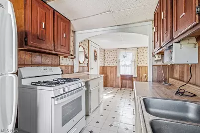 2211 17th Street NE, Canton, OH 44705 - Photo 5