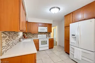 938 Sturbridge Dr, Akron, OH 44313 - Photo 11