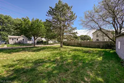 2261 8th Street SW, Akron, OH 44314 - Photo 25