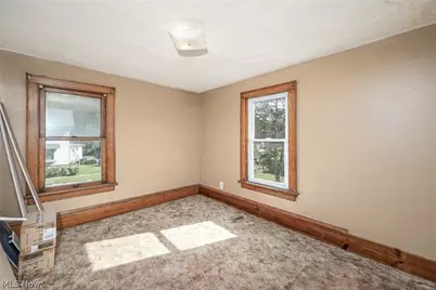 2261 8th Street SW, Akron, OH 44314 - Photo 15