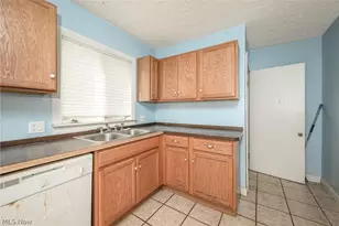 2261 8th St SW, Akron, OH 44314 - Photo 7