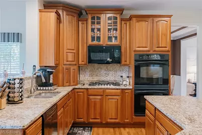 9185 Stonebriar Lane, North Ridgeville, OH 44039 - Photo 11