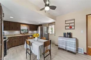 829 Elmwood Ave, Wickliffe, OH 44092 - Photo 9