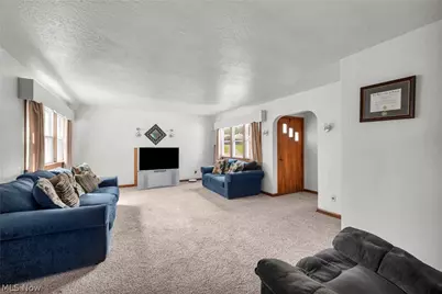 1011 39th Street NE, Canton, OH 44714 - Photo 3