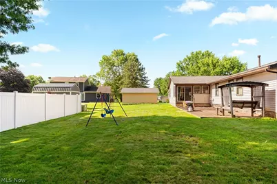 12534 Springwater Avenue NW, Uniontown, OH 44685 - Photo 3