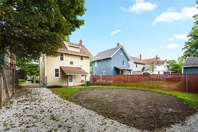 156 E Mapledale Avenue, Akron, OH 44301 - Photo 3