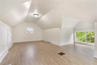 156 E Mapledale Avenue, Akron, OH 44301 - Photo 25
