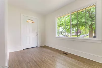 156 E Mapledale Avenue, Akron, OH 44301 - Photo 7