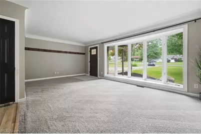 8160 Joyce Road, Grandview Heights, OH 44147 - Photo 7