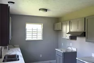 10011 Hulda Ave, Loveland, OH 44104 - Photo 9