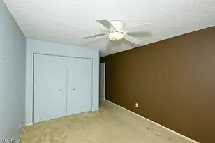 879 Hampton Ridge Dr, Akron, OH 44313 - Photo 25