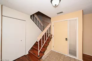 879 Hampton Ridge Dr, Akron, OH 44313 - Photo 15