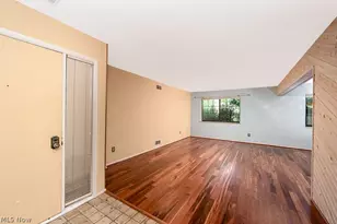 879 Hampton Ridge Dr, Akron, OH 44313 - Photo 9