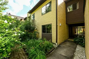 879 Hampton Ridge Dr, Akron, OH 44313 - Photo 1