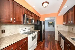 879 Hampton Ridge Dr, Akron, OH 44313 - Photo 5