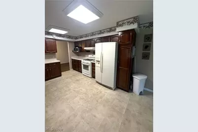 549 N Skyline Drive, Green Hills, OH 44131 - Photo 7