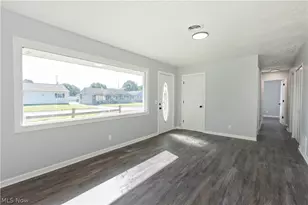 2215 Willowrow Ave NE, Canton, OH 44705 - Photo 5